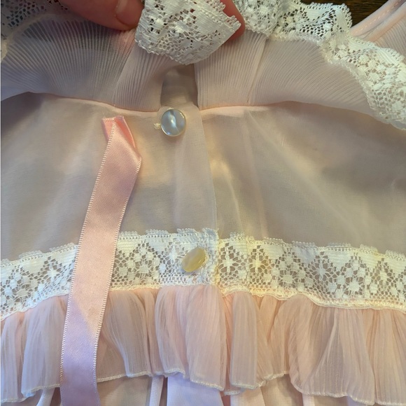 Vintage 50s 60s pastel pink bed jacket with the cutest white ruffles - Picture 3 of 4
